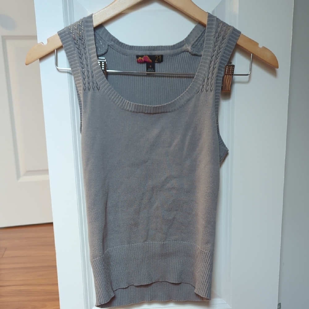 Forever 21 Gray Sleeveless Knit Top